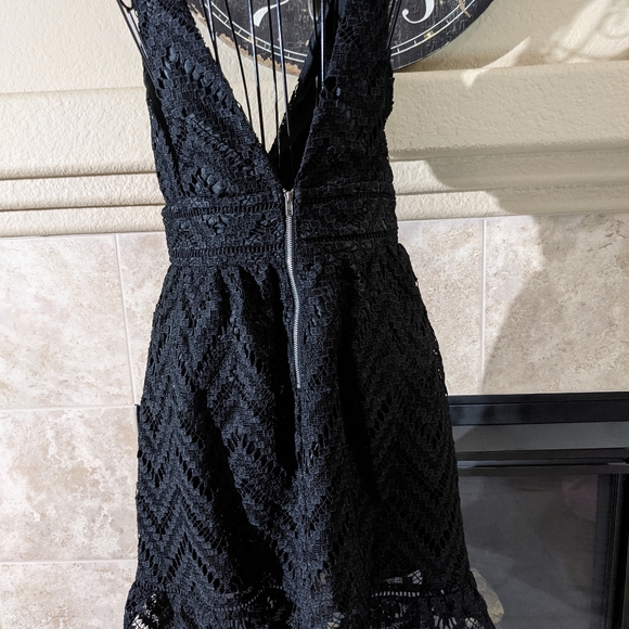 SUGAR+LIPS "ALL MY LOVE" PLUNGING LACE/CROCHET BLACK DRESS.  SZ:. XS - Picture 7 of 12